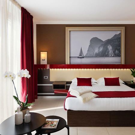 Kairos Garda Hotel Castelnuovo del Garda Exteriör bild