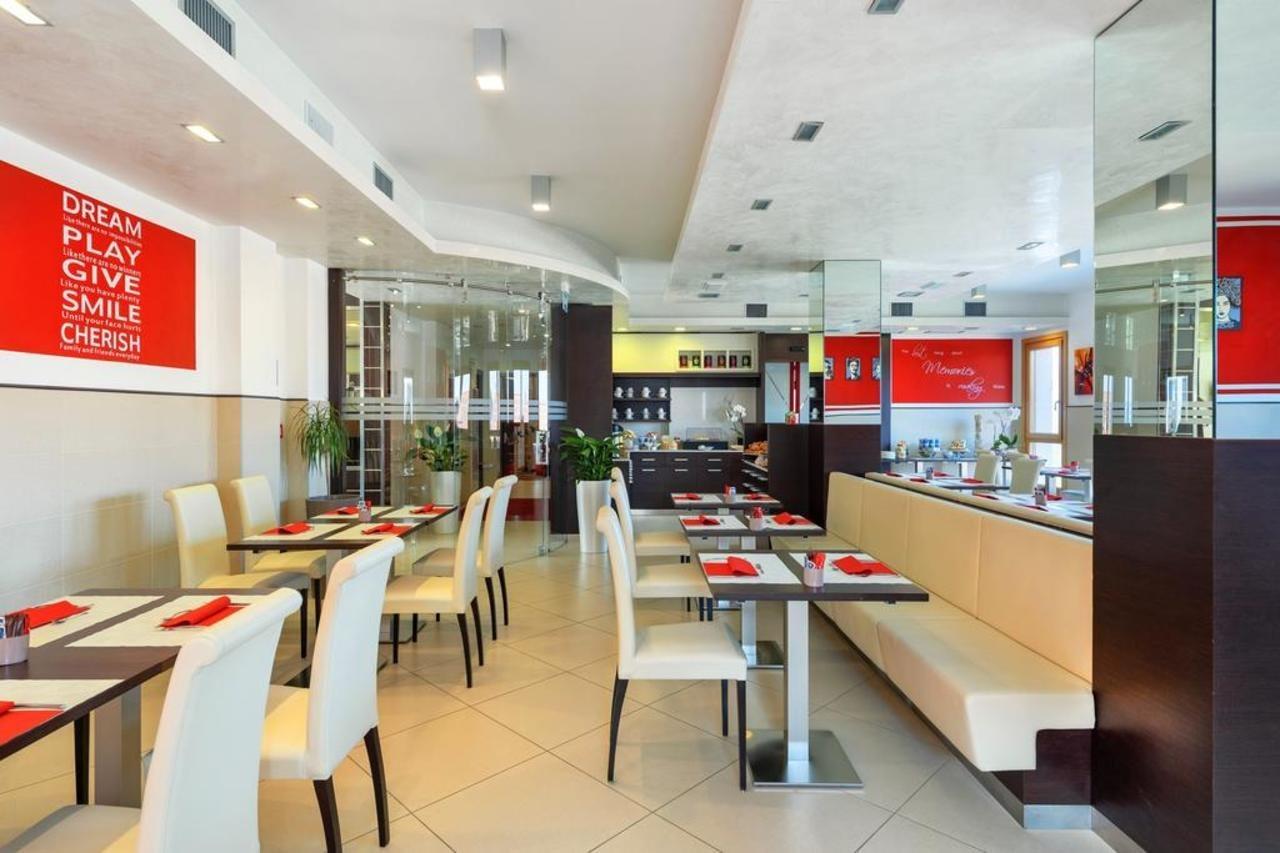 Kairos Garda Hotel Castelnuovo del Garda Exteriör bild