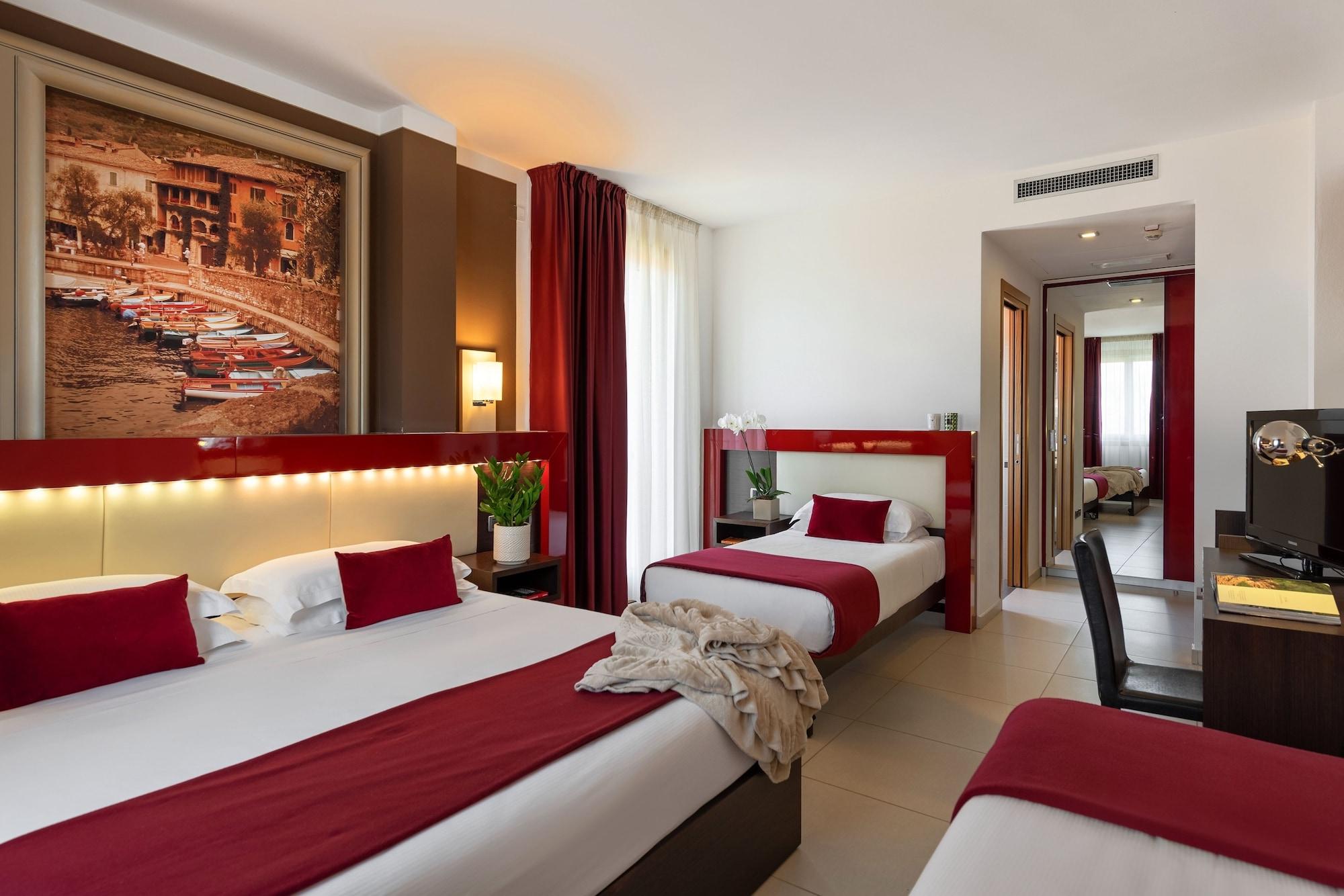 Kairos Garda Hotel Castelnuovo del Garda Exteriör bild