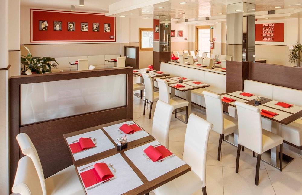 Kairos Garda Hotel Castelnuovo del Garda Exteriör bild