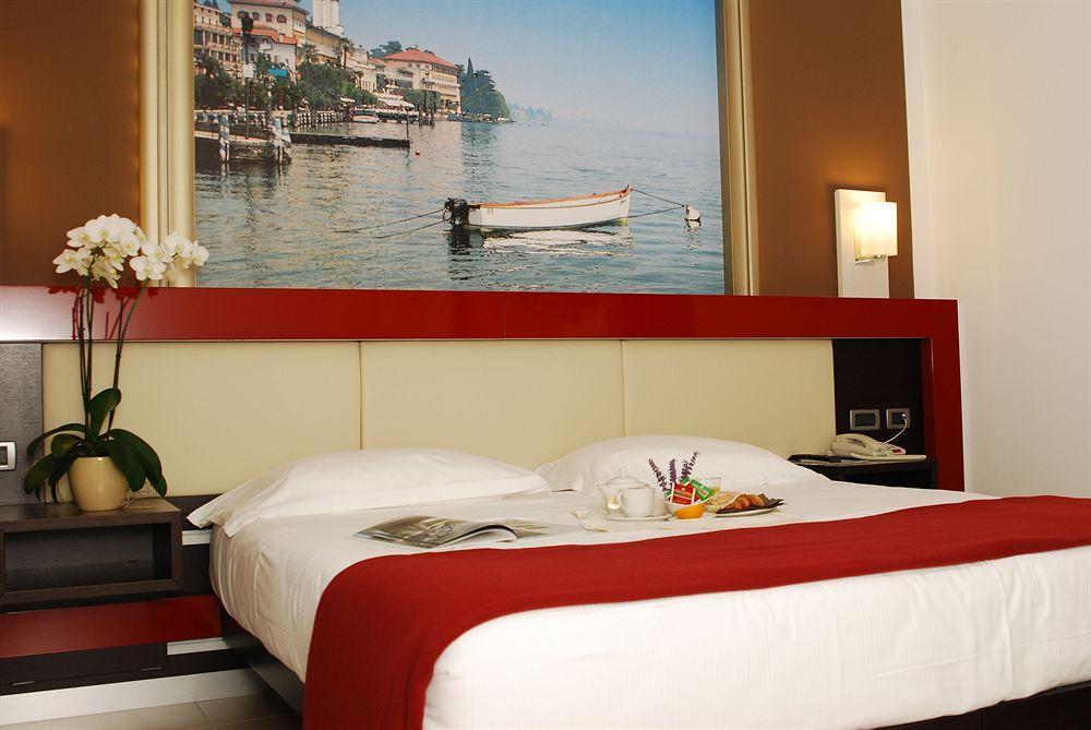 Kairos Garda Hotel Castelnuovo del Garda Exteriör bild