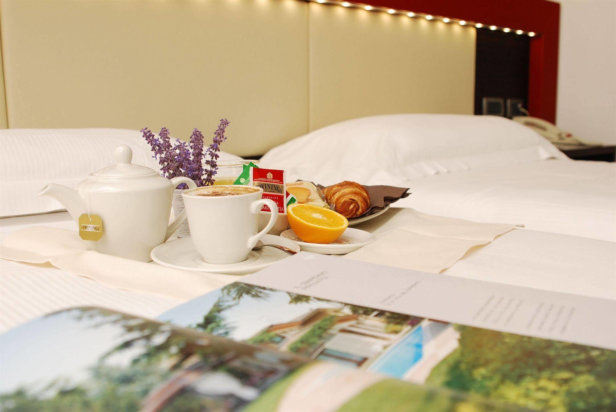 Kairos Garda Hotel Castelnuovo del Garda Exteriör bild