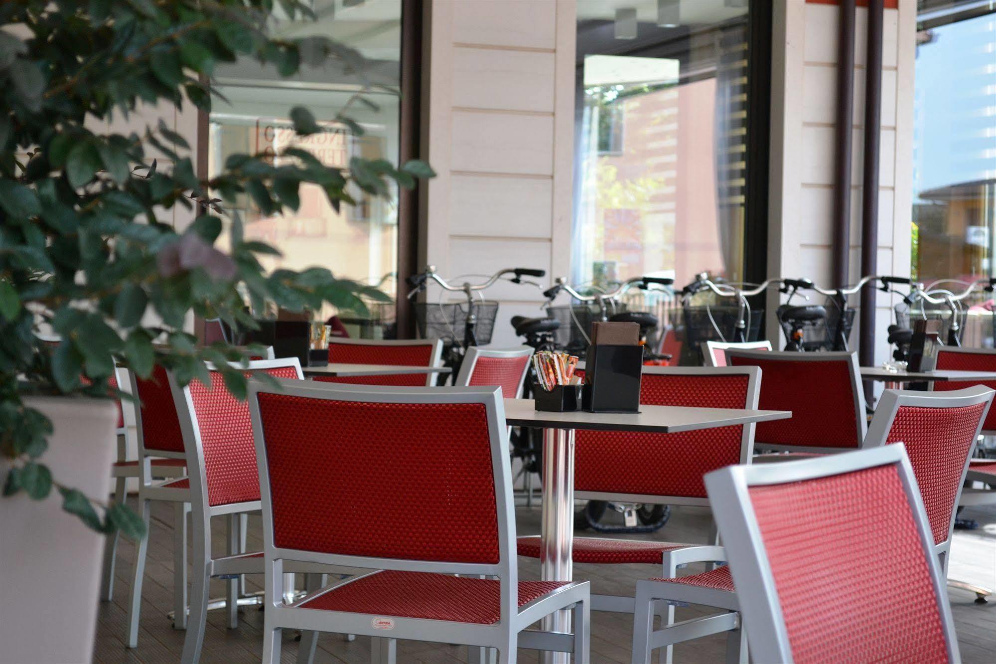 Kairos Garda Hotel Castelnuovo del Garda Exteriör bild