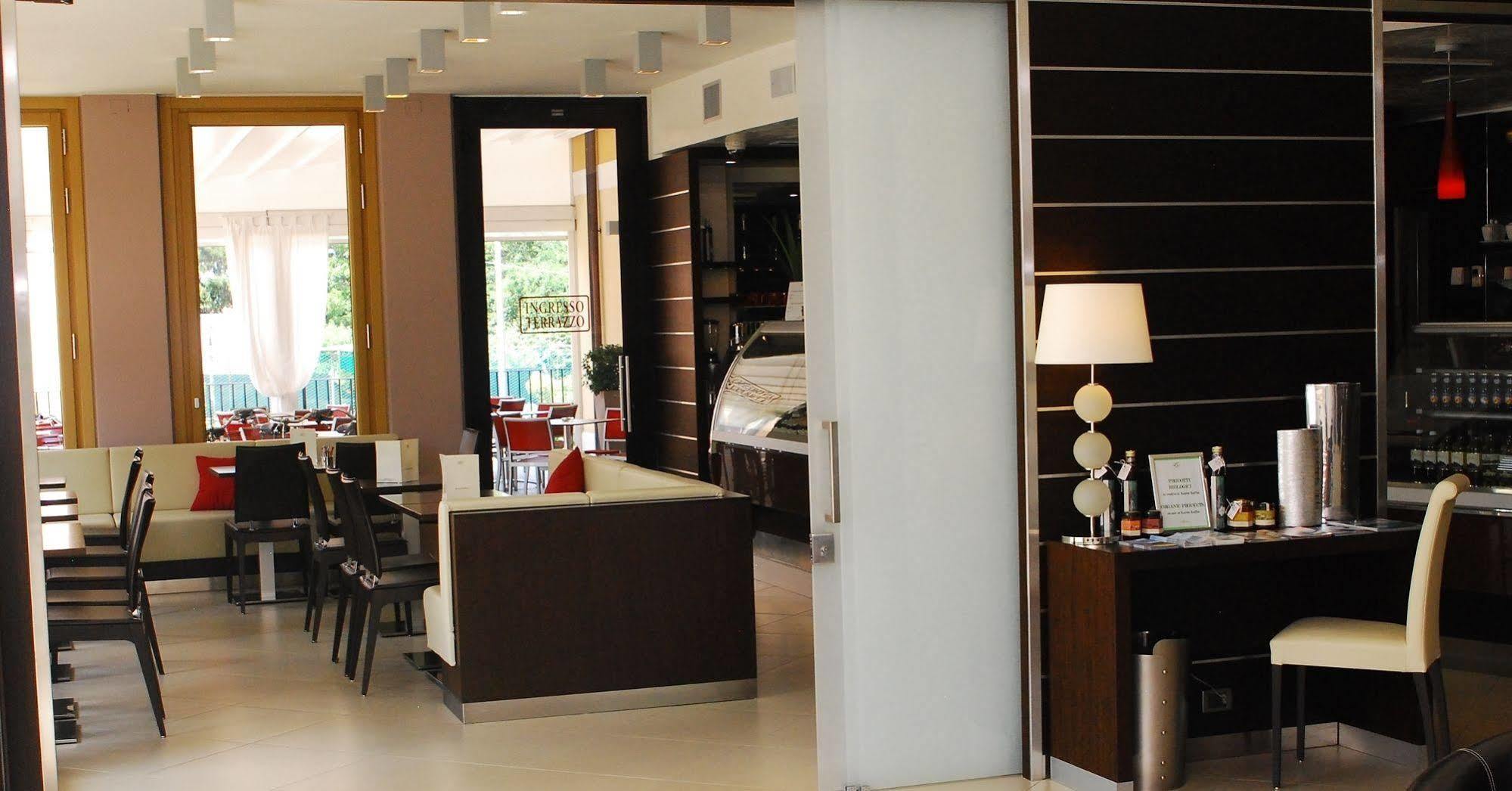 Kairos Garda Hotel Castelnuovo del Garda Exteriör bild