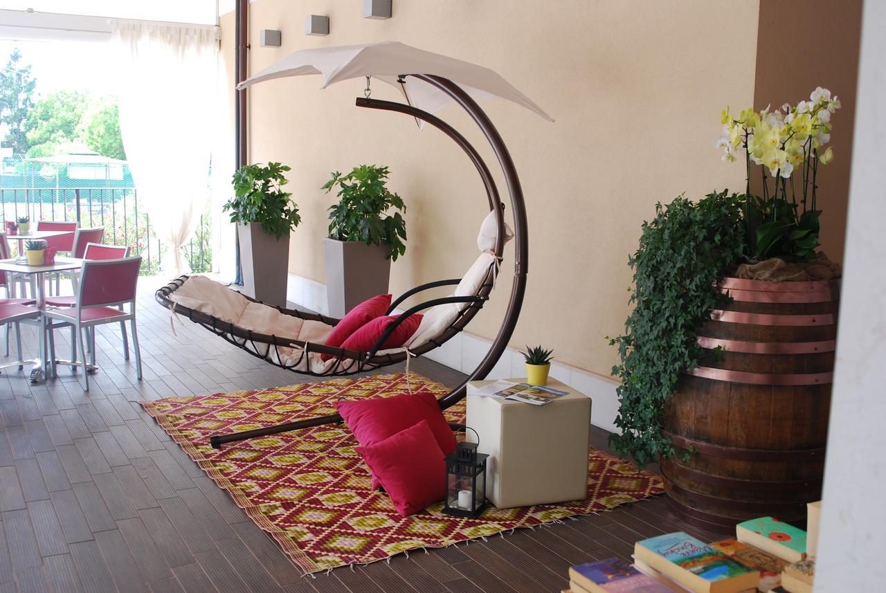 Kairos Garda Hotel Castelnuovo del Garda Exteriör bild
