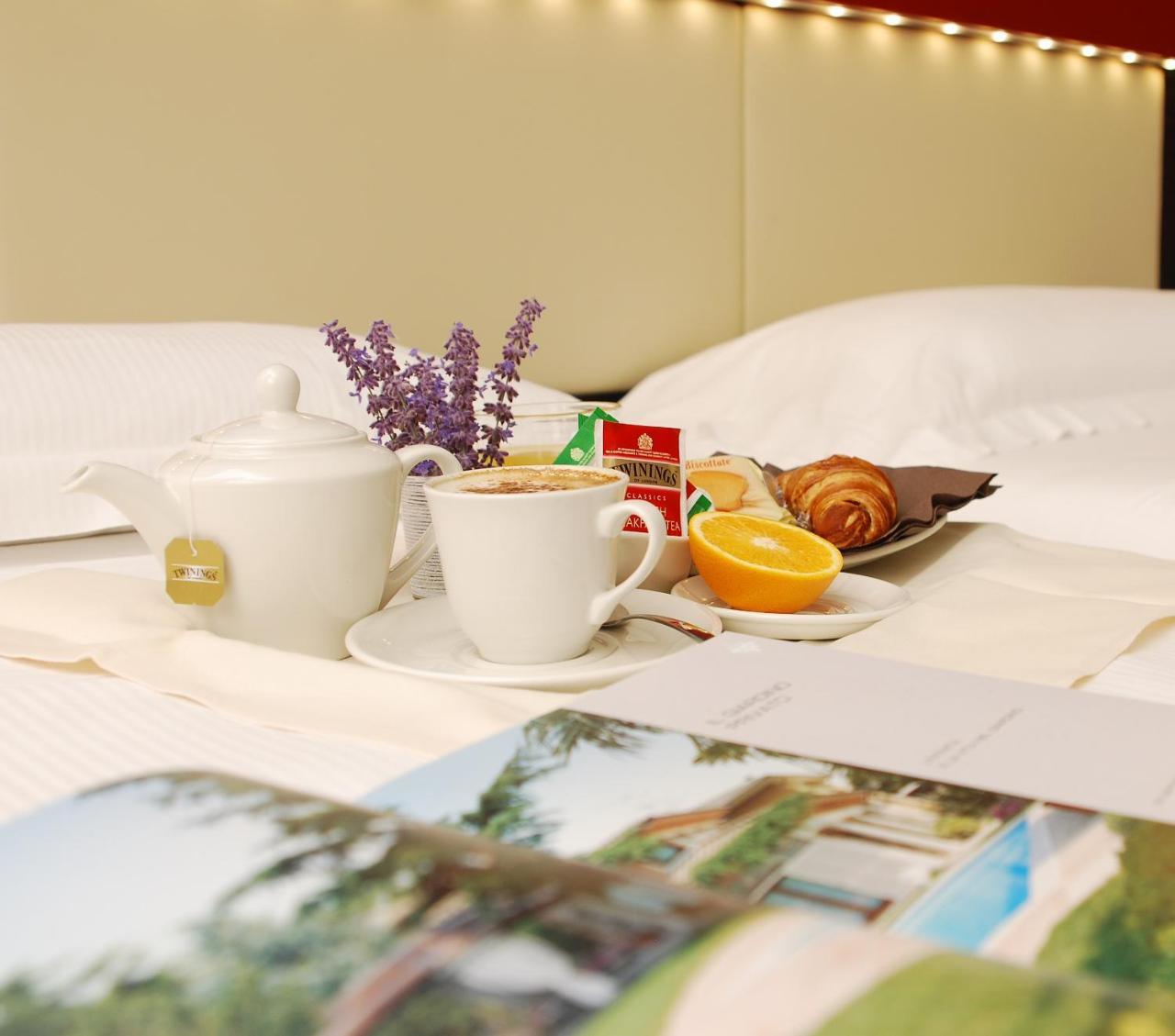 Kairos Garda Hotel Castelnuovo del Garda Exteriör bild