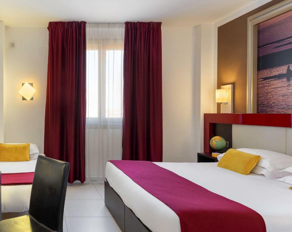Kairos Garda Hotel Castelnuovo del Garda Exteriör bild